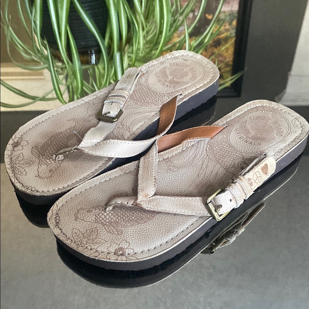 Lucky Brand Good Luck Originals Coi Fish Sandals, Womens 7